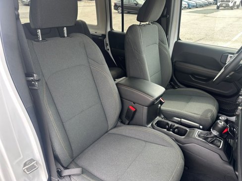 Used 2025 Jeep Wrangler Sahara image 35