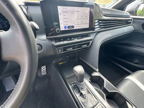 Used 2025 Toyota Camry SE image 29