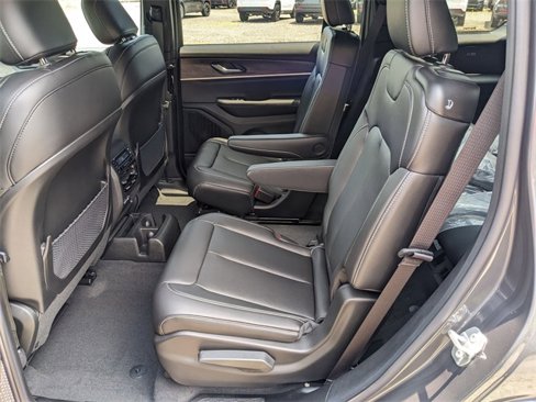 New 2025 Jeep Grand Cherokee L Limited image 10