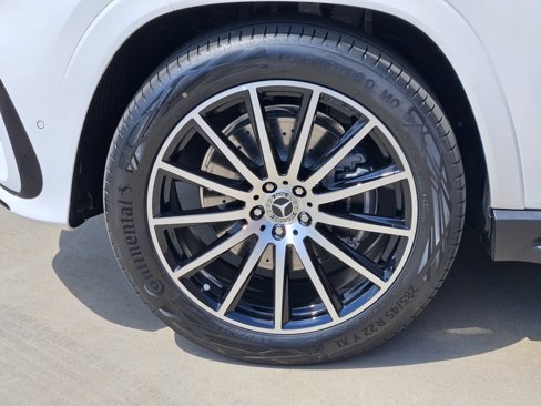 New 2026 Mercedes-Benz GLS 580 4MATIC image 11