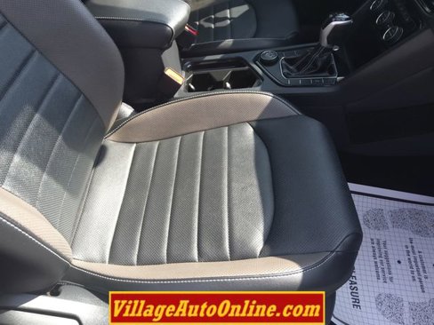 Used 2022 Volkswagen Taos SEL image 32