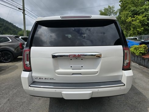 Used 2019 GMC Yukon XL Denali w/ Denali Ultimate Package image 3