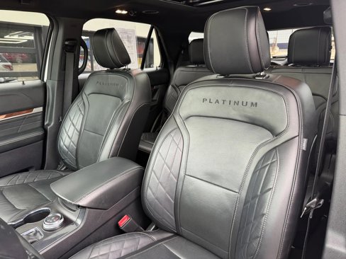 Used 2019 Ford Explorer Platinum image 16