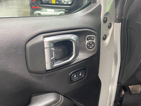 Used 2023 Jeep Wrangler Unlimited Sahara image 21