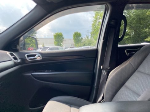 Used 2020 Jeep Grand Cherokee Laredo image 6