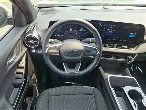 Certified 2025 Chevrolet Equinox LT w/ Safety and Technology Package image 11