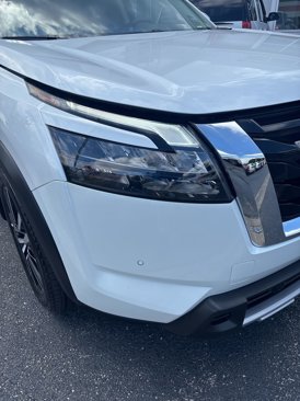 Used 2025 Nissan Pathfinder Platinum image 18
