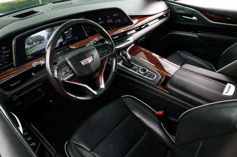 Used 2021 Cadillac Escalade ESV Premium Luxury image 4