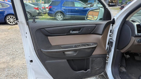 Used 2017 GMC Acadia Limited SLT image 9