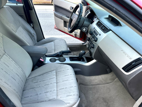 Used 2009 Ford Focus SE image 16