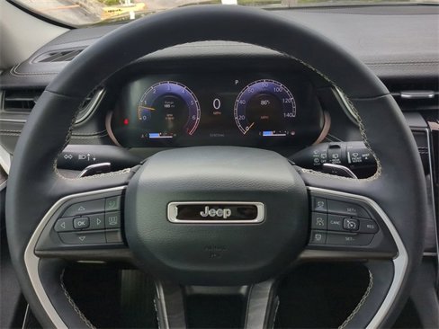 Used 2023 Jeep Grand Cherokee L Limited w/ Black Appearance Package image 34
