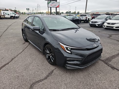 Used 2025 Toyota Corolla SE w/ SE Premium Package image 4