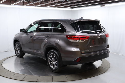 Used 2019 Toyota Highlander AWD V6 image 5