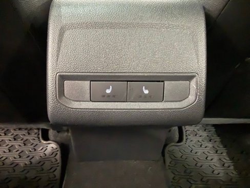 Certified 2025 Volkswagen Jetta SEL image 26