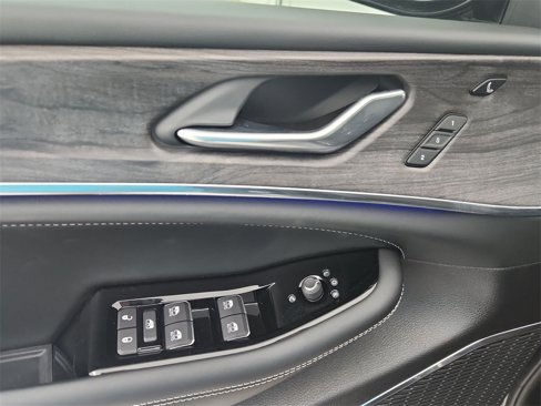 New 2025 Jeep Grand Cherokee Overland w/ Luxury Tech Group IV image 21