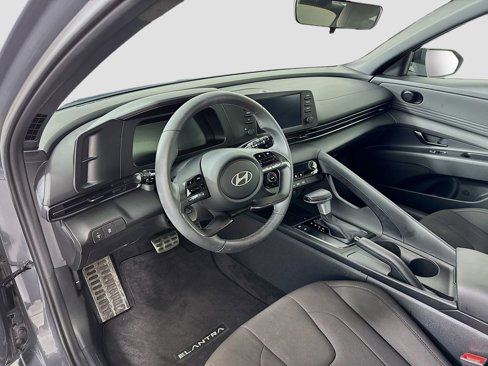 Certified 2025 Hyundai Elantra Sport image 9