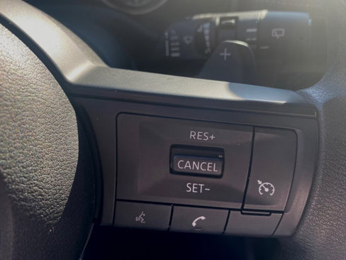 Used 2023 Nissan Rogue S image 11