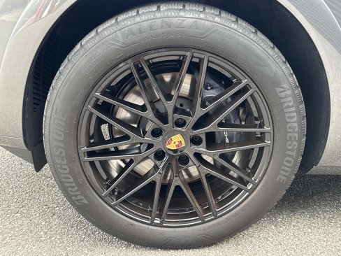 Certified 2025 Porsche Cayenne Coupe image 13