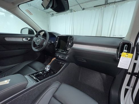 New 2026 Volvo XC40 B5 Plus w/ Protection Package Premier image 7