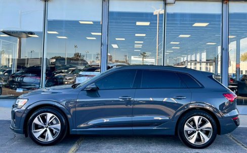 Used 2024 Audi Q8 e-tron Premium image 32