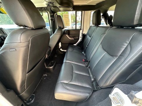 Used 2018 Jeep Wrangler Unlimited Sport image 22