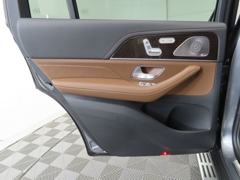 New 2026 Mercedes-Benz GLS 580 4MATIC image 28
