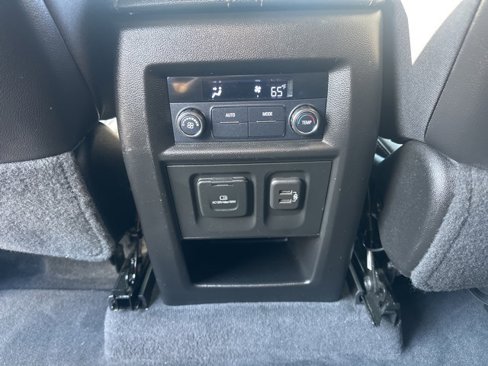 Used 2021 Chevrolet Traverse RS image 28