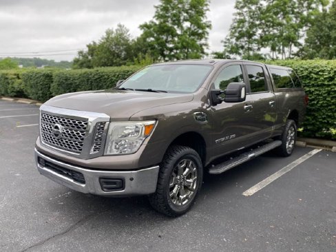 Used 2018 Nissan Titan SV w/ SV Convenience Package image 2