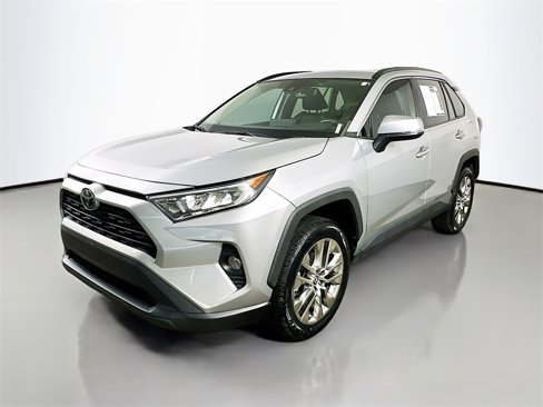 Used 2021 Toyota RAV4 XLE Premium image 3