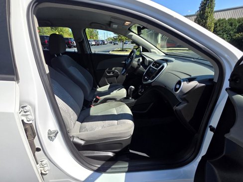 Used 2020 Chevrolet Sonic LT image 40