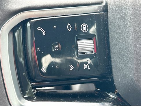 Used 2025 Land Rover Discovery Sport Dynamic SE image 32