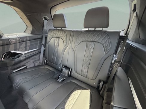 New 2026 BMW X7 M60i image 33