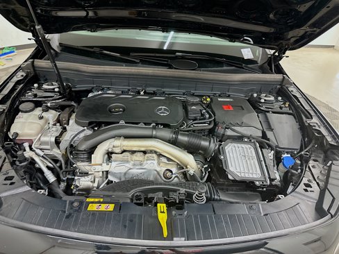 Used 2025 Mercedes-Benz GLB 250 4MATIC image 35