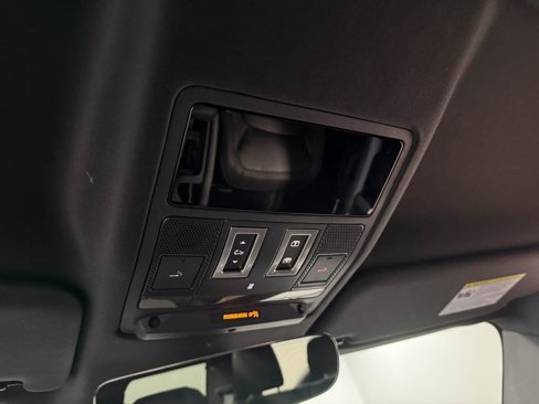 Used 2024 Land Rover Defender 90 X-Dynamic SE image 80