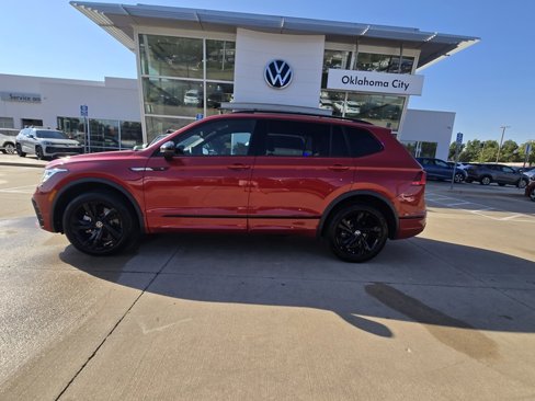 Used 2024 Volkswagen Tiguan SE R-Line image 9