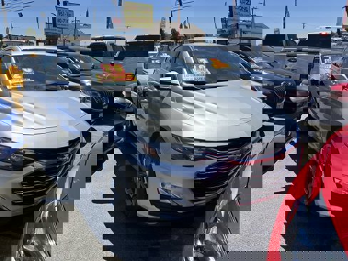 Used 2020 Chevrolet Malibu LT image 2