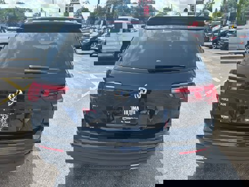 Used 2021 Volkswagen Tiguan S image 4