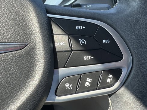 Used 2022 Chrysler Pacifica Touring-L image 34