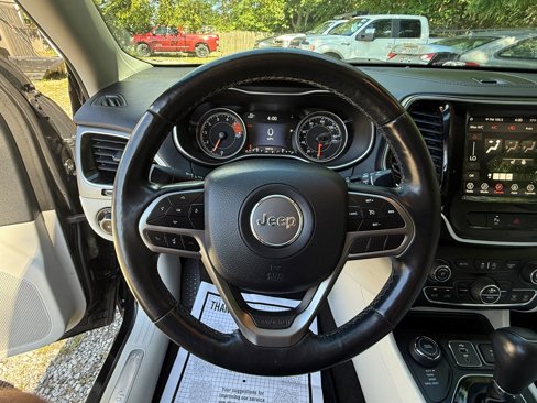 Used 2019 Jeep Cherokee Limited image 16