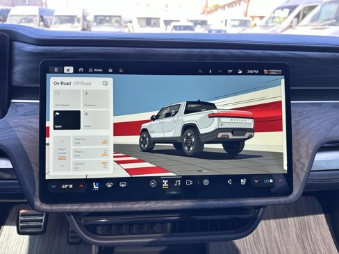 Used 2023 Rivian R1T Adventure image 11