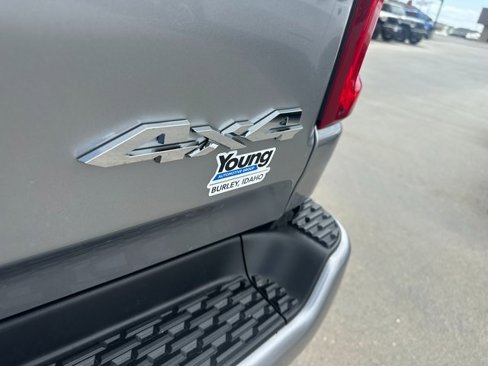 New 2025 RAM 1500 4x4 Crew Cab image 12