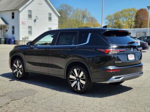 New 2025 Mitsubishi Outlander SE image 3