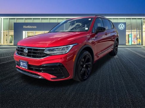 Certified 2024 Volkswagen Tiguan SE R-Line image 8