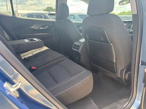 Used 2024 GMC Terrain SLE w/ Driver Convenience Package image 24