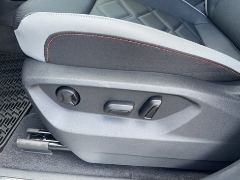 New 2025 Volkswagen Atlas Peak Edition SE image 18