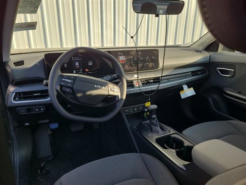 Used 2025 Kia K4 LXS image 6