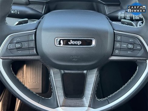 Used 2024 Jeep Grand Cherokee Limited w/ Black Appearance Package image 13