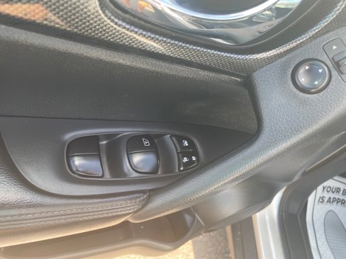 Used 2016 Nissan Rogue SL image 12