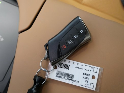 Certified 2025 Lexus ES 350 w/ Premium Package image 26