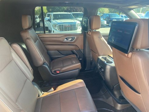 Used 2022 Chevrolet Suburban High Country image 35